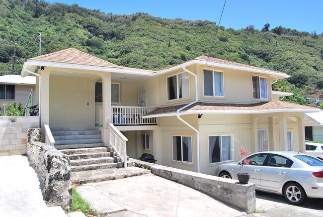 Building Photo - 3037 Kahaloa Dr