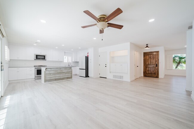 Building Photo - 3953 James Dr