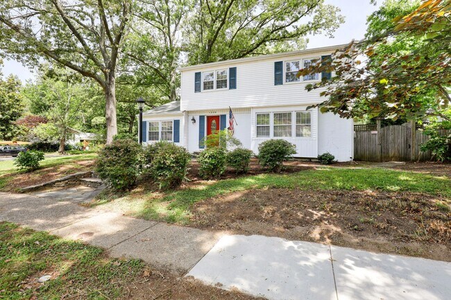 Building Photo - 3BR - Eastport Colonial Home - Well Mainta...