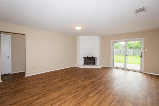 Foto del edificio - 7708 Wakefield Dr