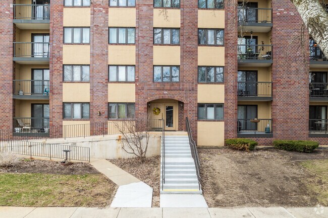 Entrance - 104 N Pine Ave