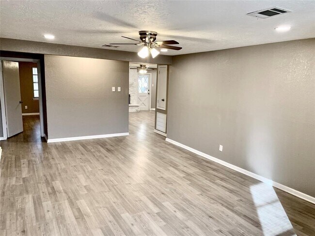 Building Photo - 2226 Blueberry Ln