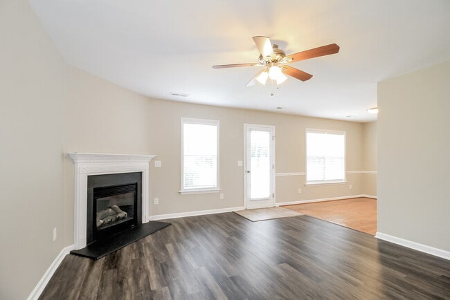 Building Photo - 3300 Trenchard Ln