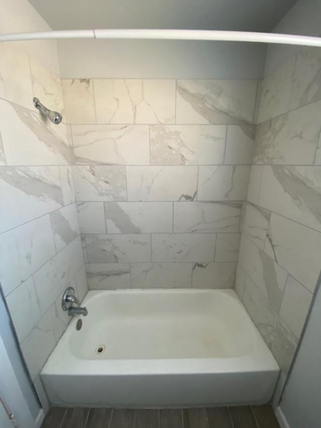 Azulejos de mármol para baño - 946 W Magnolia Ave