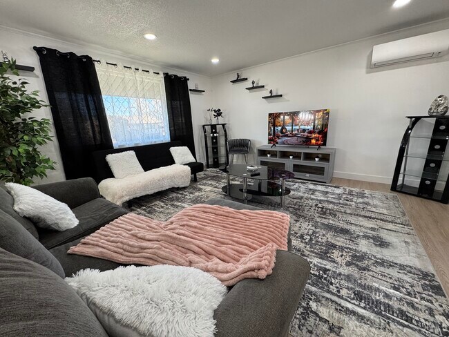 Building Photo - 10541 S Amaryllis Dr