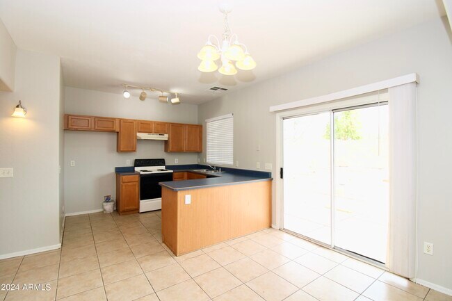 Foto del edificio - 1321 S 119th Dr