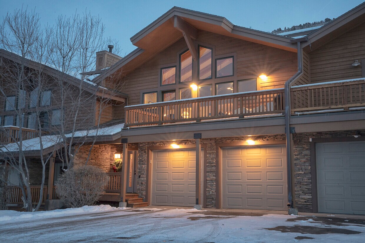Primary Photo - 618 Hillside Dr