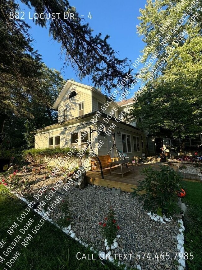 Building Photo - 882 Locust Dr