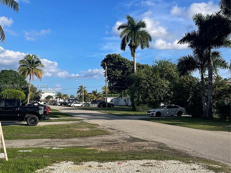 Building Photo - 1451 NE 118th St