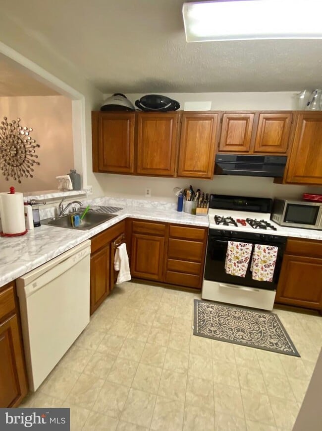 Building Photo - 7805 Willow Point Dr