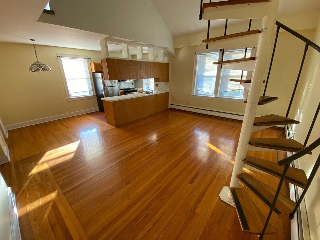 Primary Photo - Bright & Spacious 2-Bed with Loft Suite in...