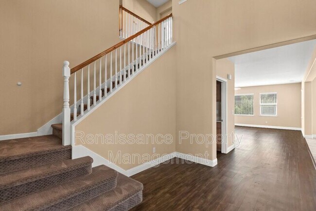 Building Photo - 739 Shelli St
