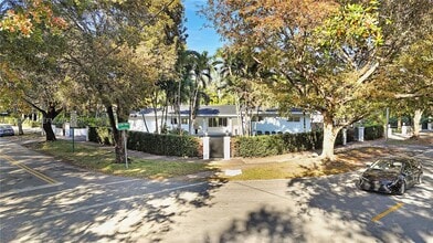Building Photo - 711 Sunset Rd