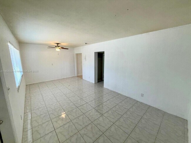 Foto del edificio - 1061 NE 34th Ct