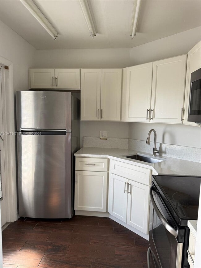 Building Photo - 1021 Crystal Lake Dr