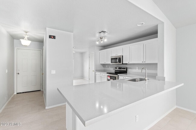 Foto del edificio - 17715 W Redfield Rd