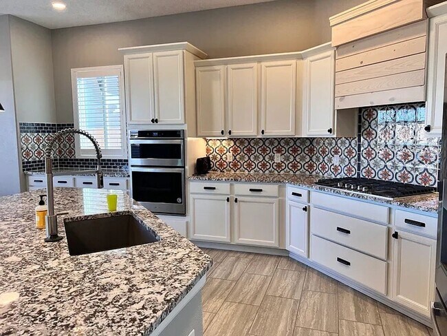 Building Photo - Beautiful Single Family Home in Desirable Subdivision Available in April 2026