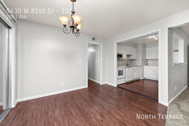 Foto del edificio - Renovated 2BR in Overland Park