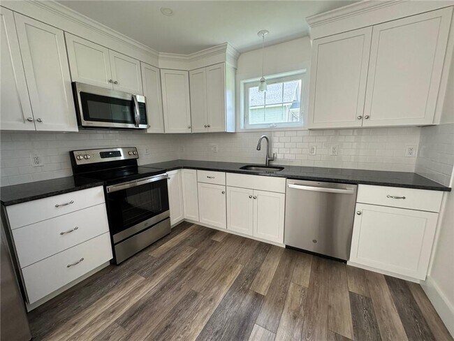 Building Photo - 39 Batterson Ave