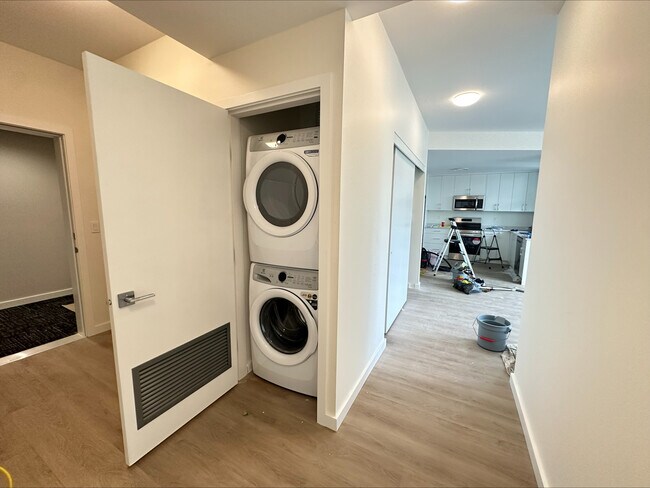 Photo du bâtiment - 1801 Riverside Ln
