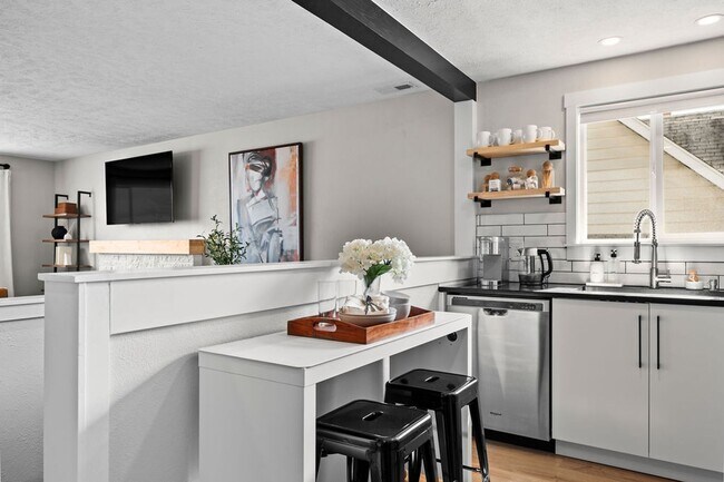 Foto del edificio - Trendy 2B/1B Unit C I Near Gonzaga/WSU/EWU & 5 Hospitals I Pet Friendly