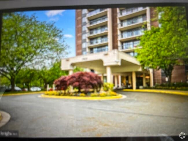 Building Photo - 7401 Westlake Ter