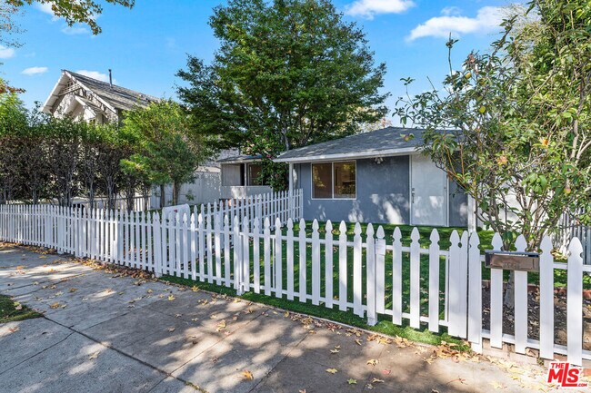 Foto del edificio - 11359 Berwick St