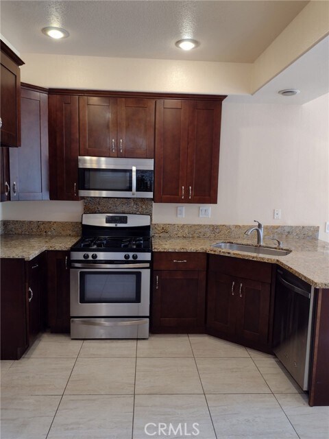 Building Photo - 1095 S Country Glen Way