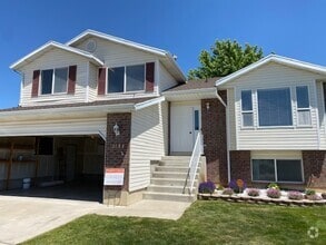 Building Photo - 2022 N 850 W