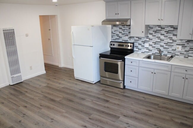 Building Photo - 527 Vaqueros Ave