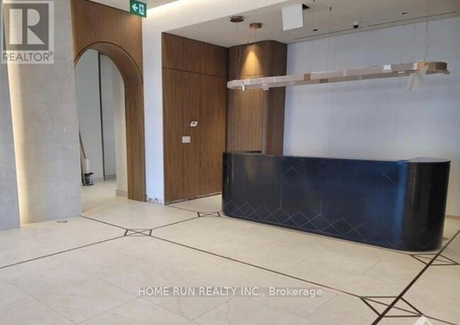 Building Photo - 560 Rideau St