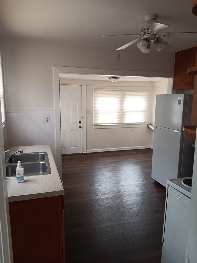 Ktichen - 1747 Monroe Ave