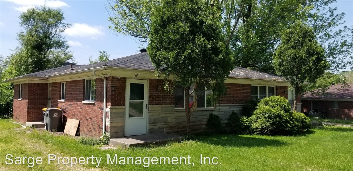 Primary Photo - 111-111 W Pinewood Dr