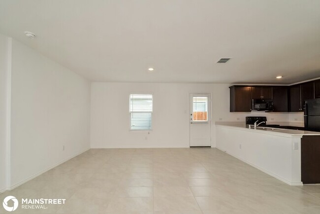 Foto del edificio - 5813 Rockrose Ln