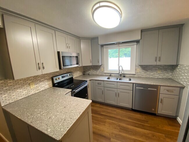 Cocina - 6517 Lake O Springs Ave NW