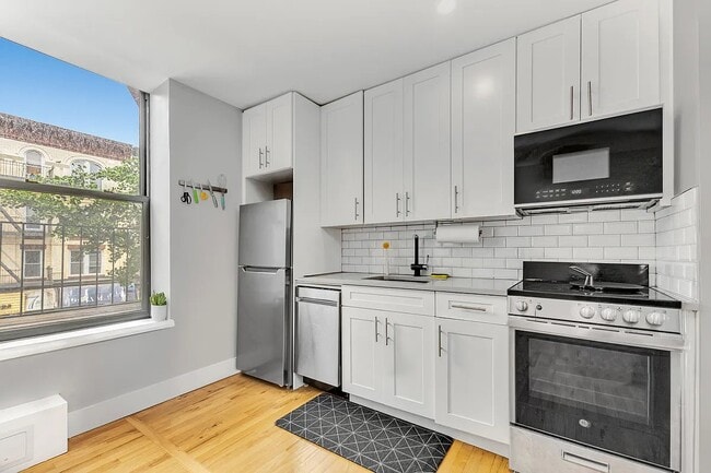 Building Photo - 369 Seventh Avenue