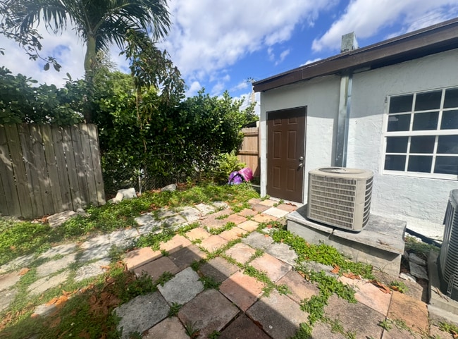 Foto del edificio - 3340 NW 17th St