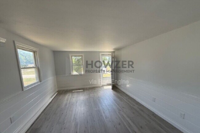 Building Photo - 325 Oak Neck Rd