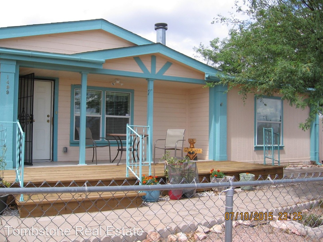 Primary Photo - 1499 N Saddleback Cir