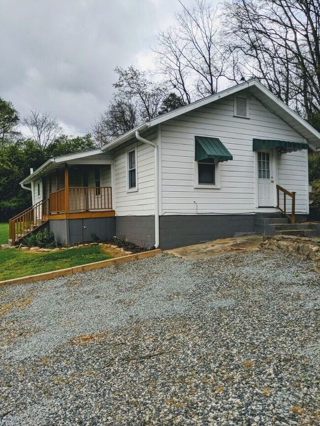 Building Photo - Leicester Cottage Rental!
