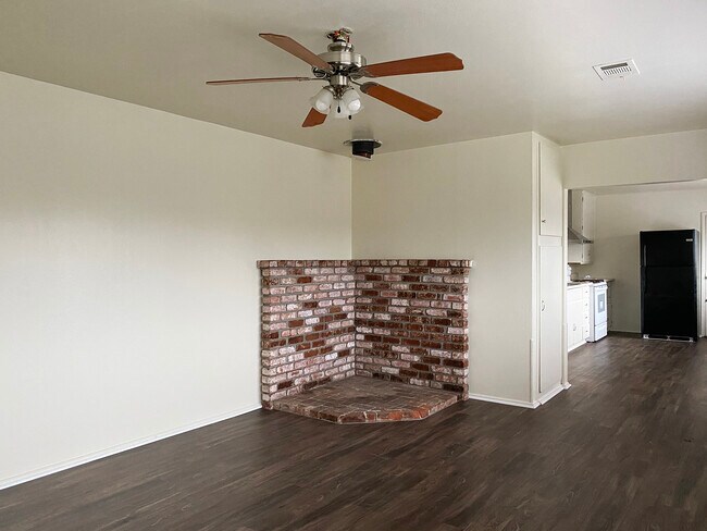 Sala de estar - 2158 Law Blvd