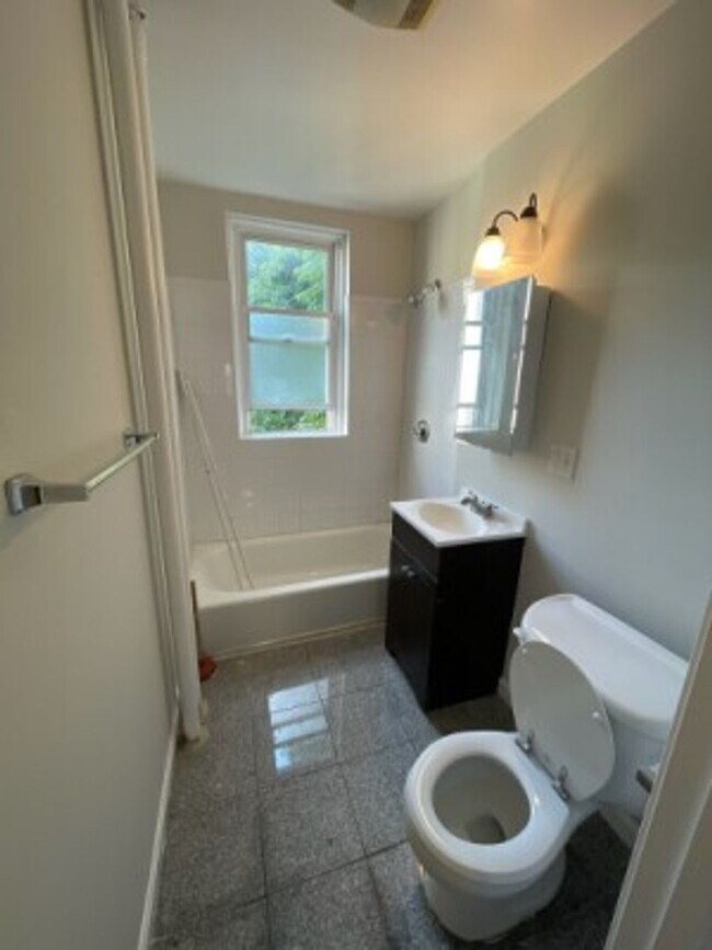 Foto del edificio - Allston 1 Bed 1 Bath - NO BROKER  FEE 9/1