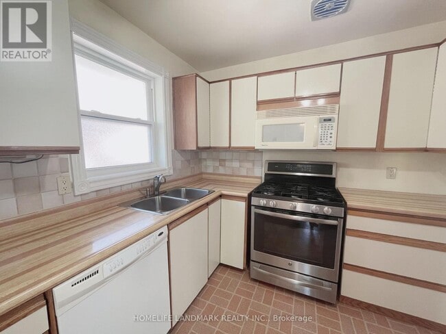 Building Photo - 79 Milford Haven Dr