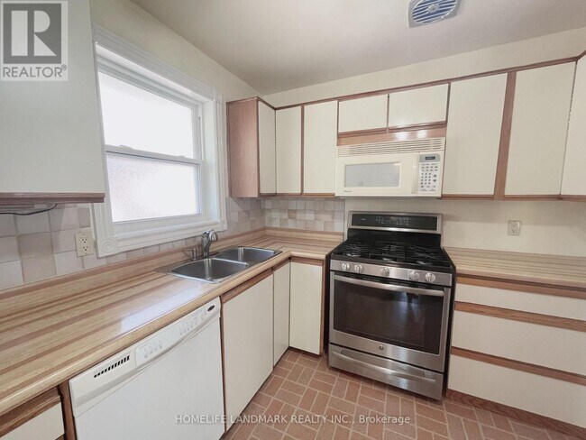 Photo du bâtiment - 79 Milford Haven Dr