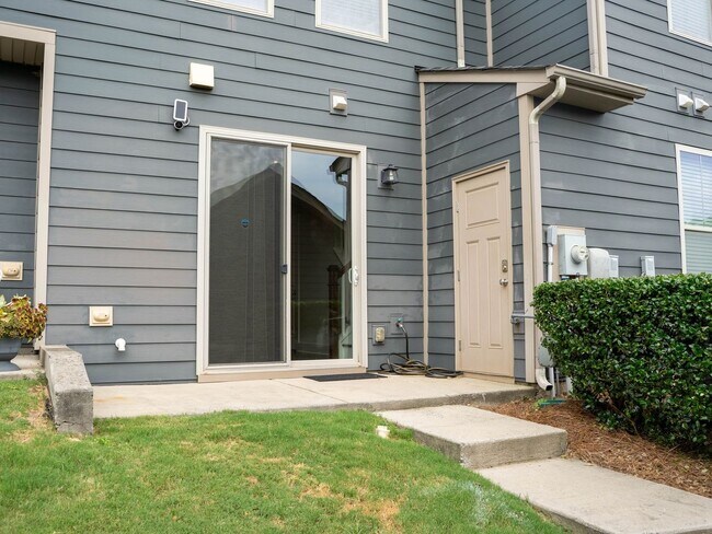 Foto del edificio - 2 Bedroom Townhome 2 minutes from uptown