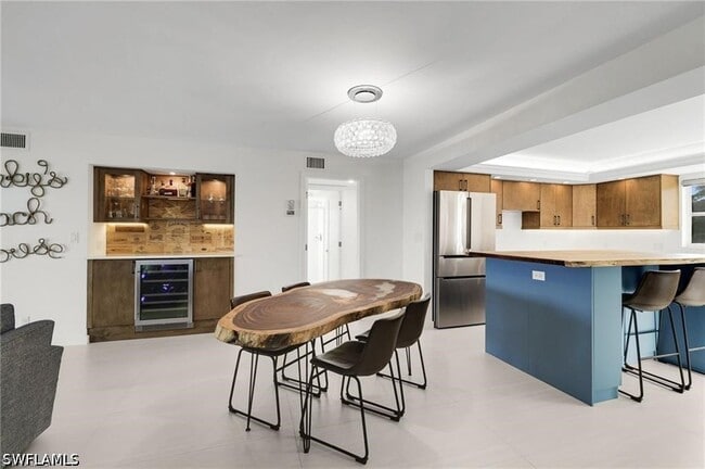 Building Photo - 9486 Gulf Shore Dr
