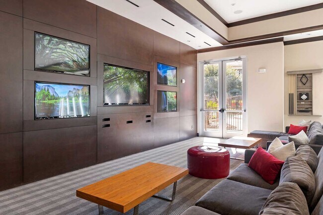 Foto del edificio - 1755 Cres Plz Dr