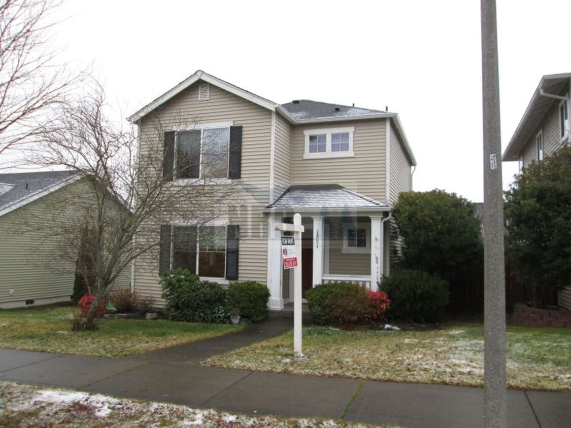 Primary Photo - Stunning and cozy house in Dupont!