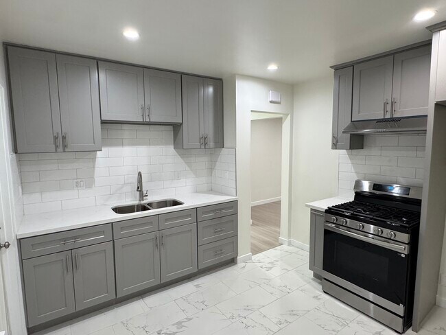 Foto del edificio - 421 E Acacia Ave