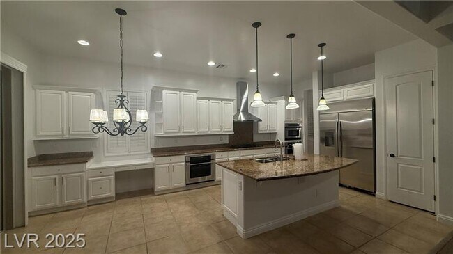 Building Photo - 2321 Martinique Ave